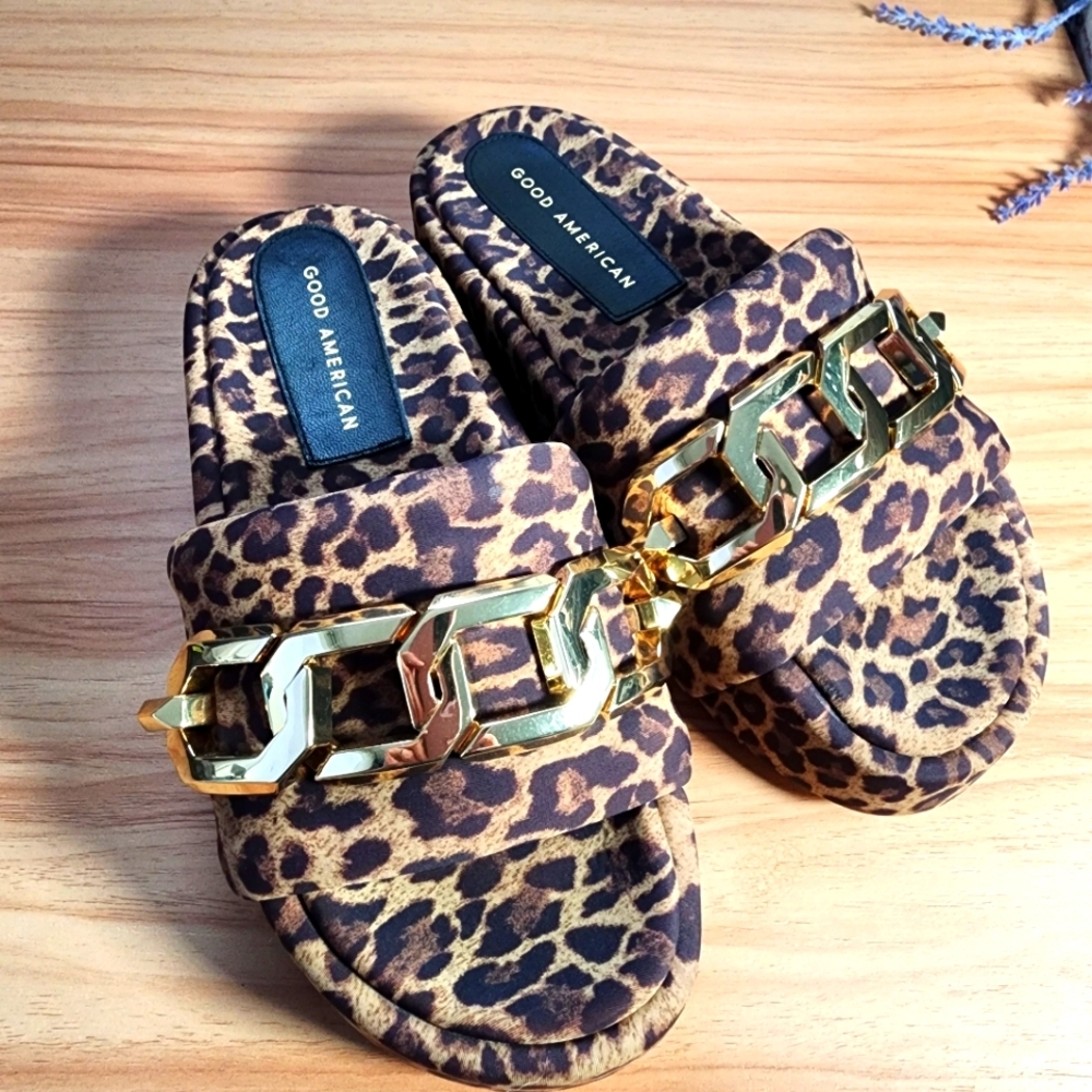 Good American Leopard Print Slides with Gold Chain Size 5 1/2
